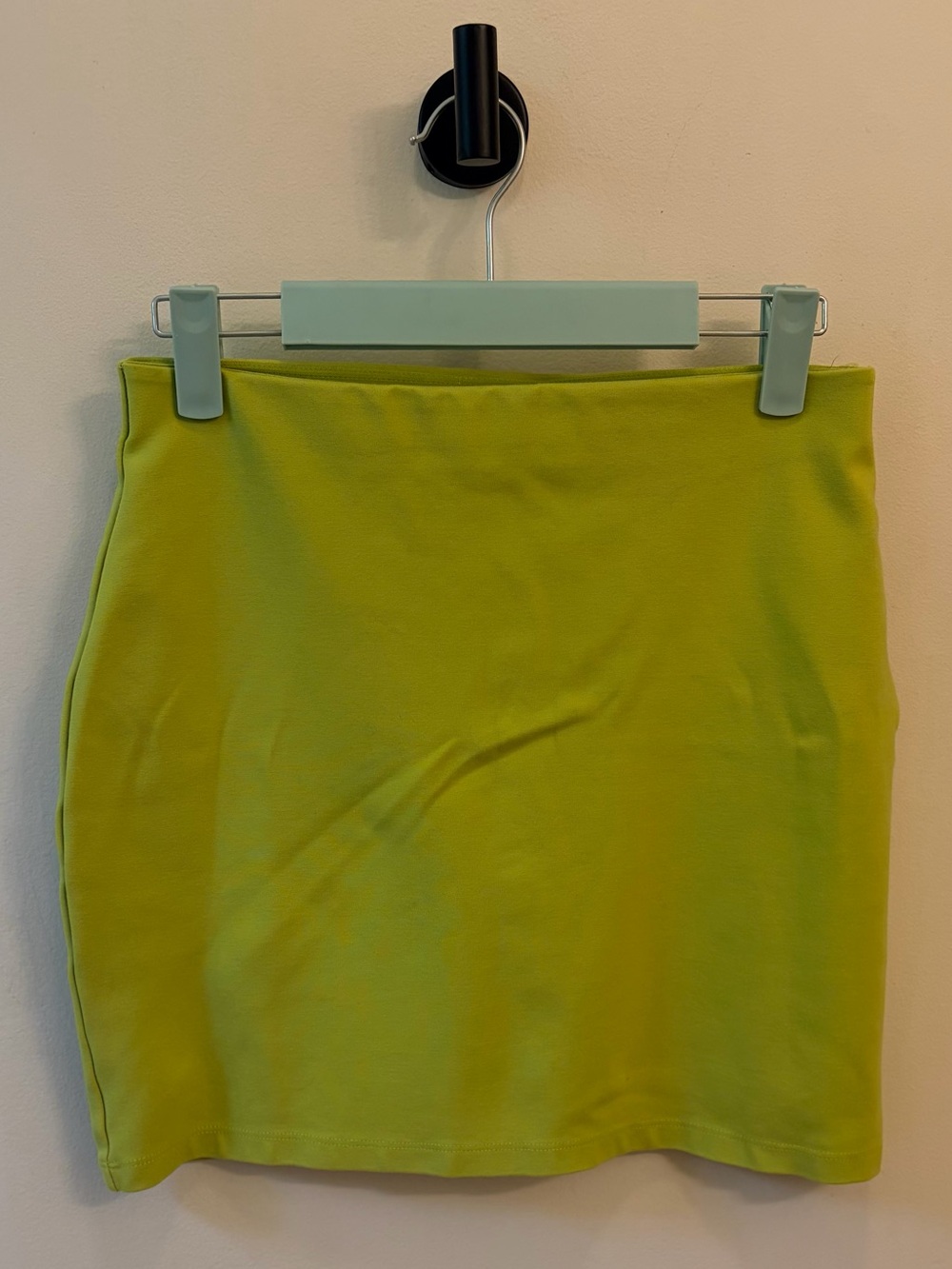 ARITZIA Sunday Best mini skirt bodycon chartreuse size small